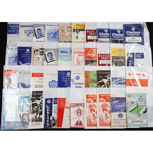 834 - 1961-1967 English League Football| Programmes, with noted programmes of Blackpool v Arsenal April 19... 