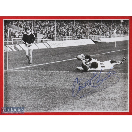 372a - Wales Rugby Gareth Edwards Signed Photograph: A well-presented signature in blue ink on a b/w shot o... 