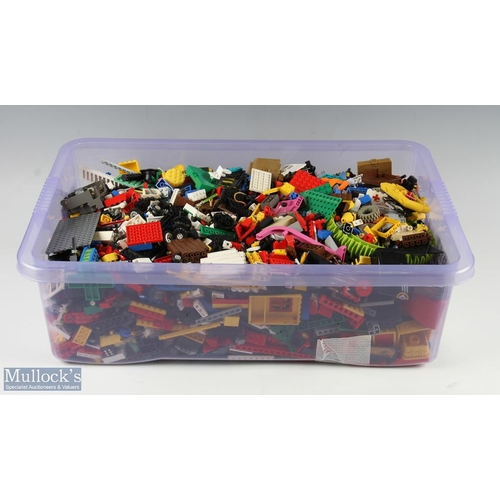 134 - Lego Construction Toy 8kg of mixed Lego parts from various sets, noted parts of set, Knights, Indian... 