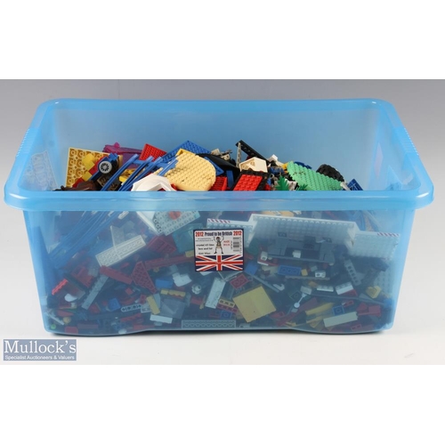 136 - Lego Construction Toy 8.2kg Box of mixed Lego parts from various sets, noted parts of Train set, Kni... 