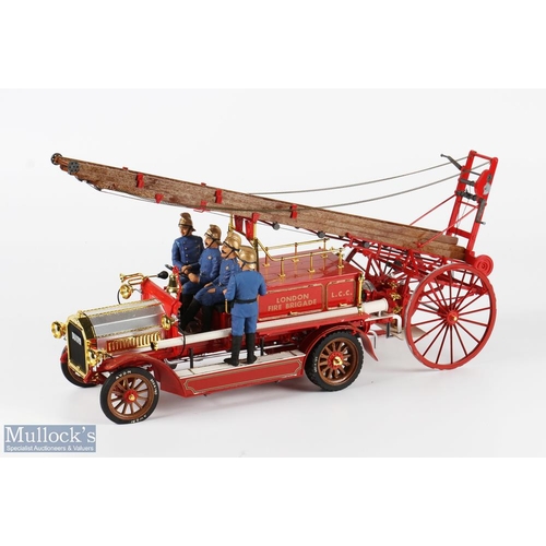 121 - 2x large Model Kit Fire Engines both are built kits, a model of 1914 Dennis fire engine London Fire ... 