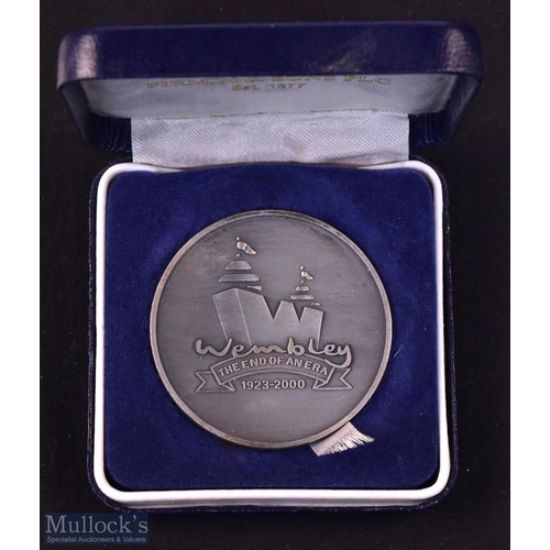 1124 - Wembley Stadium Medal 1923-2000 the end of an era - Issued to all players who appeared in a final at... 