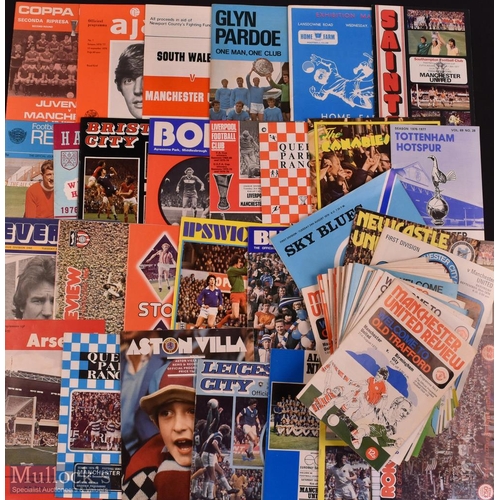 686 - Collection of Manchester Utd programmes to include 1975/76 homes (25), aways (23) including FAC (1),... 