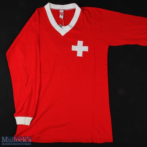 846 - 1971 Switzerland international match shirt v England 10 November 1971 at Wembley, red with white cro... 