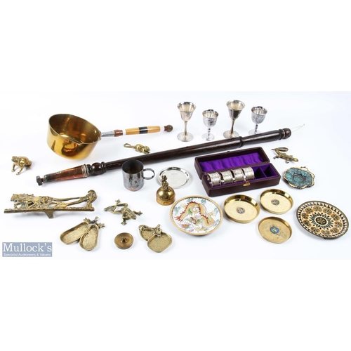 149 - Brass & Copper Collectibles a mixed box of assorted metalware, the majority is copper or brass with ... 