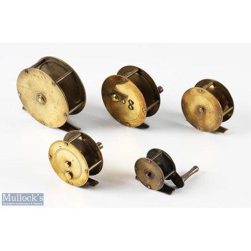 259 - Another collection of small brass reels, this time unnamed winches, again all working and display ve... 