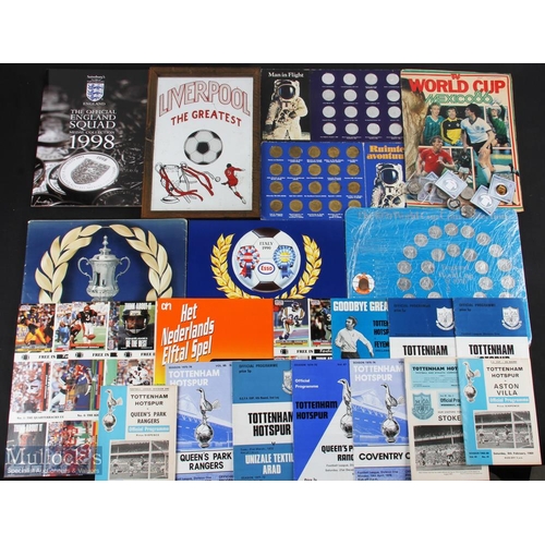 487 - Football Collectables mixed lot, to include complete sets Esso 1970 World Cup tokens, FA Cup Esso to... 