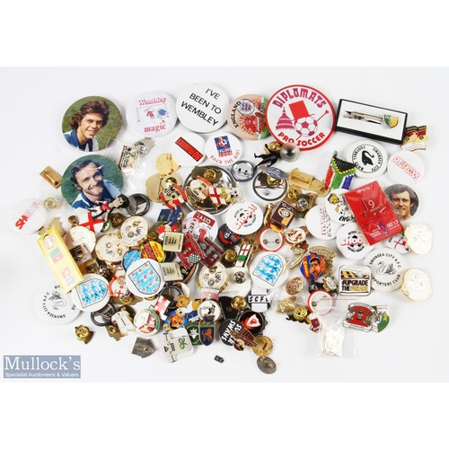 491 - A small box of 140 Enamel and Plastic Football badges, contains league non-league, international tea... 