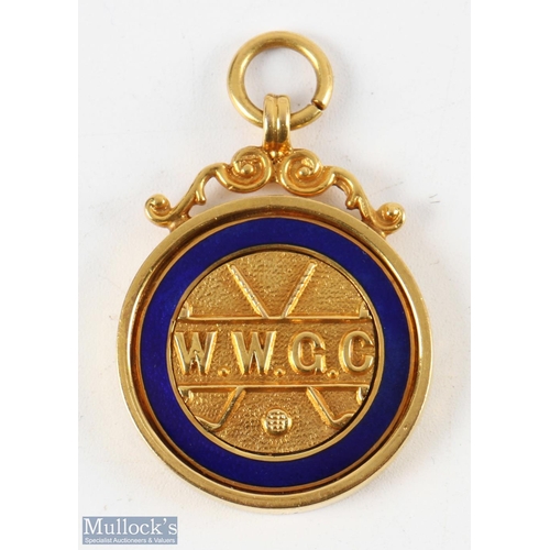 697 - 9ct Gold and enamel WWGC Medal inscribed to the rear C R Morley 1931, hallmarked Birmingham 1930, we... 