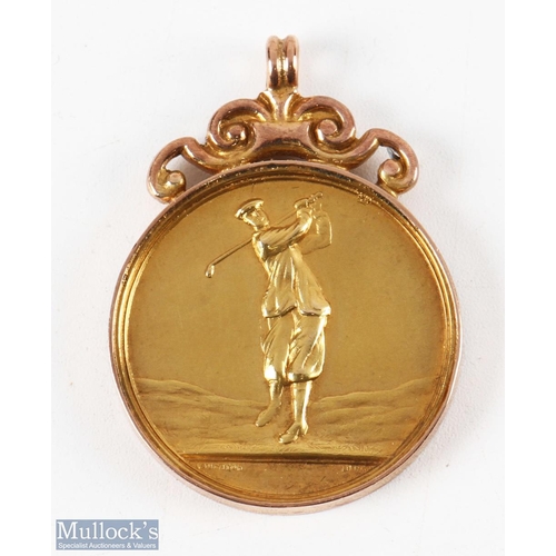 698 - 9ct Gold Golfer Design Medal hallmarked Birmingham, possibly 1946, 26mm dia., weight 6.9g