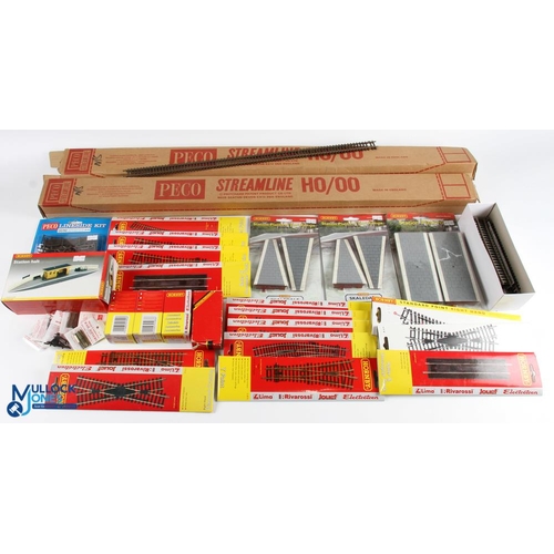 60 - Hornby OO Gauge Track and Accessories (qty) - inc track, points, trackside accessories, turn table, ... 