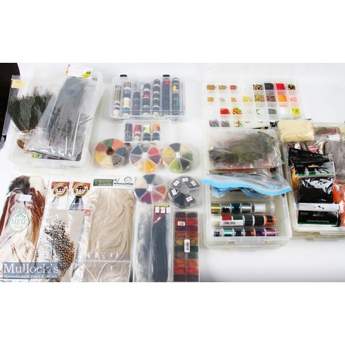 1094 - A huge fly tying lifetime collection - rotary lever vice, light, tools, hooks, beads, fur, feather -... 