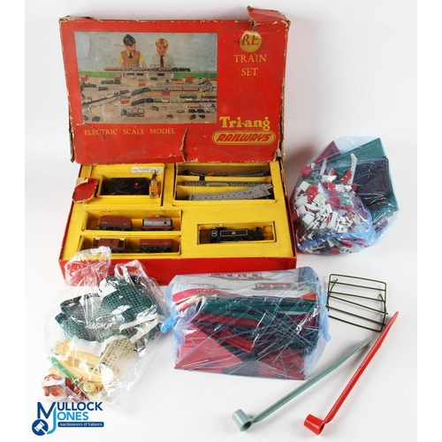 261 - Period Toys to include a Tri-ang RE train set - in well used condition, a selection of Bako parts, a... 