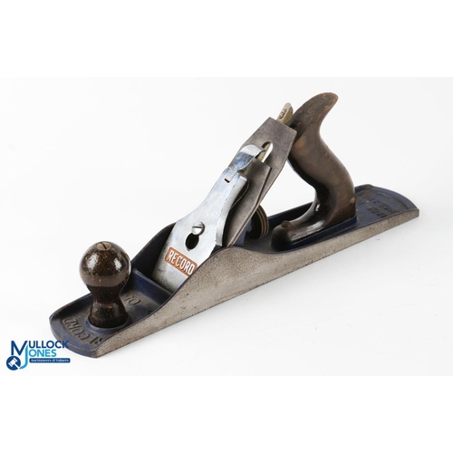 305 - Vintage Record No.5 jack plane with corrugated sole, in good used condition with original parts G