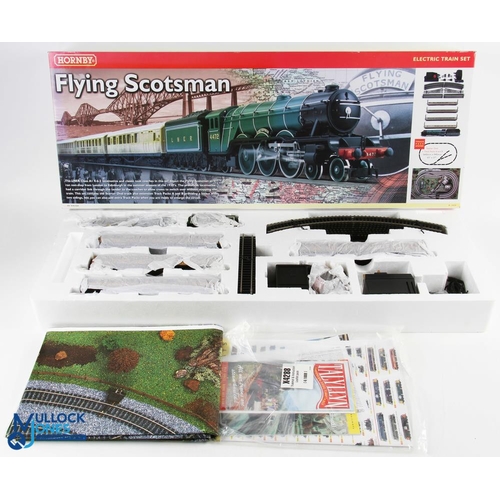 36 - Hornby The Flying Scotsman R1039 train layout in 00 gauge. Full set-in original box, looking unused,... 