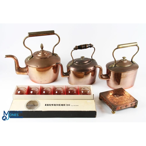 360 - 3x Old Copper Kettles, a hammered kettle/pot and on brass bun feet, a boxed set of 6 Brandy glasses ... 