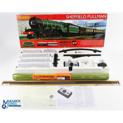 47 - Hornby 00 Gauge Sheffield Pullman R1135 Train Set, plus a 1m length of Hornby track and a roll of Ga... 