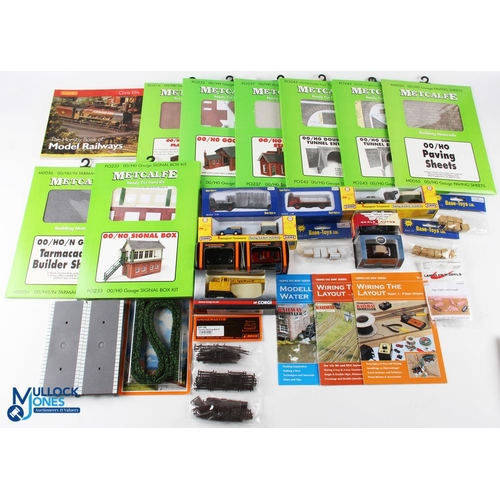 50 - OO Gauge Train 1:72 Scale Model Accessories, Kits, cars models, to include cars by Classix, Base Toy... 