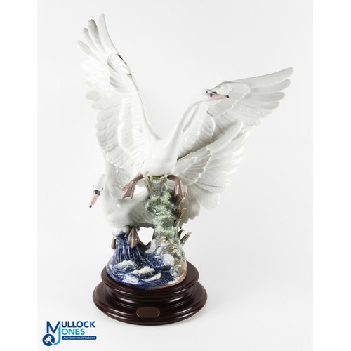 499 - Stunning and Magnificent The Lladro Trophy Winner 1998 Ceramic Swan Display - El Bosque Senior Golf ... 