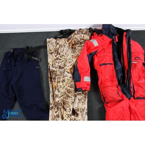 1110 - Fishing Waders and Clothes, to include Tung Hsing boot foot waders, nylon camo design with size 44 b... 