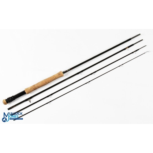 33 - A fine Thomas & Thomas Saltwater carbon fly rod 