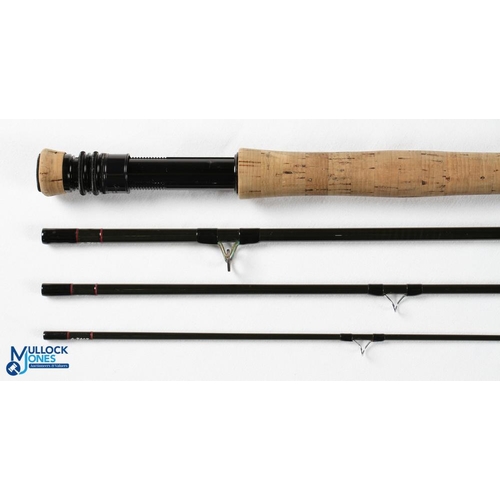 33 - A fine Thomas & Thomas Saltwater carbon fly rod 