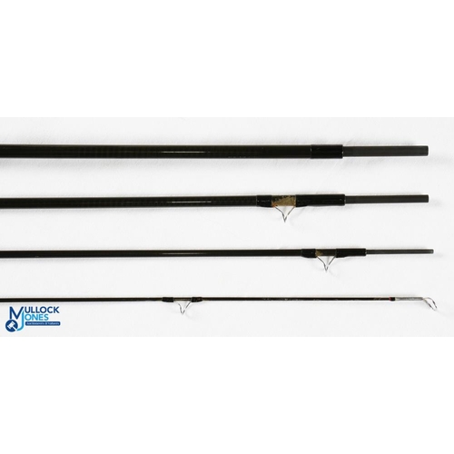 33 - A fine Thomas & Thomas Saltwater carbon fly rod 