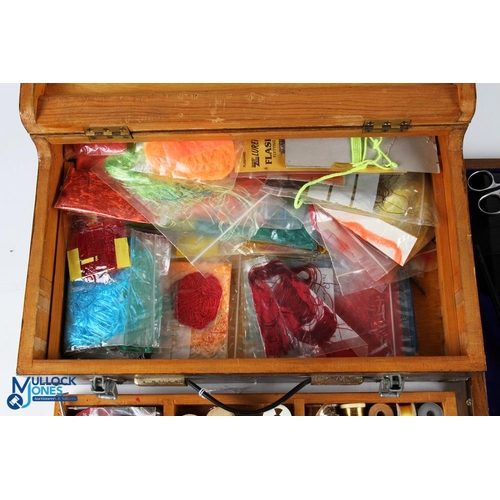 1120 - Fly-Tying Wooden Box, full of contents -to include AA style pedestal vice, silks, cotton, treads, wi... 