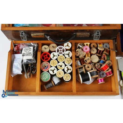 1120 - Fly-Tying Wooden Box, full of contents -to include AA style pedestal vice, silks, cotton, treads, wi... 