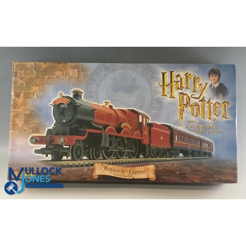 229 - Hornby 00 Gauge Harry Potter and The Philosophers Stone Hogwarts Express Electric Train Locomotive s... 