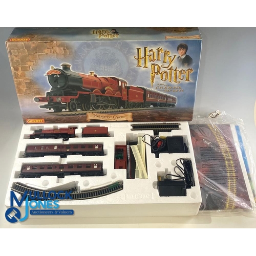 229 - Hornby 00 Gauge Harry Potter and The Philosophers Stone Hogwarts Express Electric Train Locomotive s... 