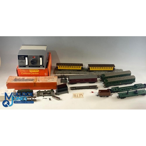 249 - 00 HO Gauge Locomotives, Triang Coaches Rolling stock, Buildings, white metal unmade kits, to includ... 