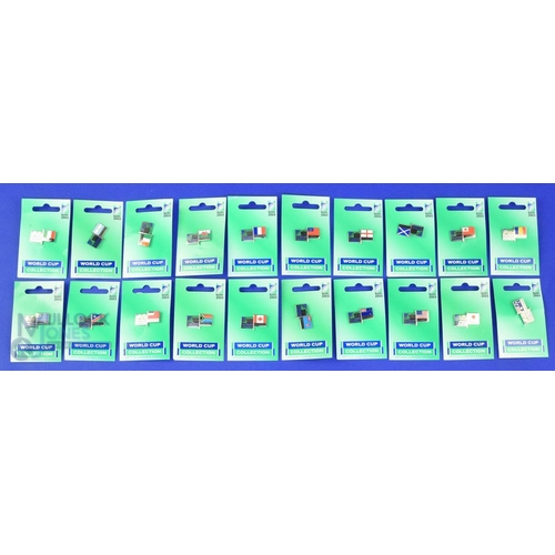 359 - 2003 RWC Official Lapel Badge Collection (16): 16-badge, new with tags, mint collection of official ... 