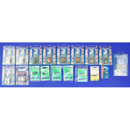 362 - Mostly 1999 and 2003 RWC Official Rugby Lapel Badges (18): National kits, new in bubble packs, 1999 ... 