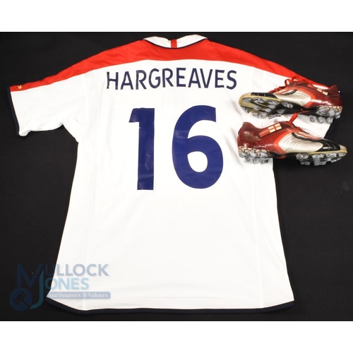 859 - 17th November 2004 Spain v England player issued No 16 Owen Hargreaves short sleeve Shirt (L) he was... 