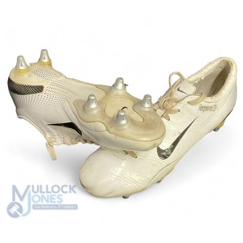 860 - No 23 Bayern Munich Owen Hargreaves Nike player worn boots with metal studs having his name and numb... 