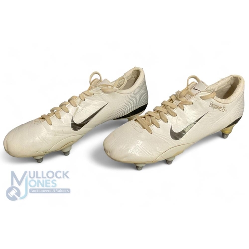 860 - No 23 Bayern Munich Owen Hargreaves Nike player worn boots with metal studs having his name and numb... 