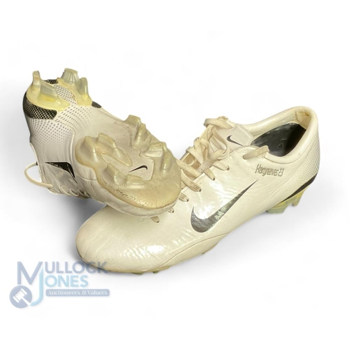 861 - No 23 Bayern Munich Owen Hargreaves Nike player worn boots with moulded studs having his name and nu... 