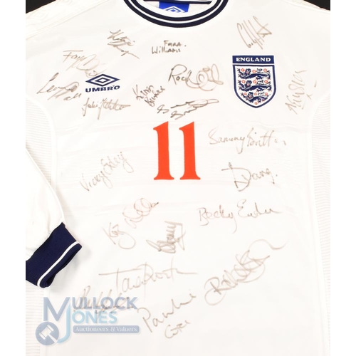 862 - No 11 England long sleeve shirt (M) signed by 20 Ladies team players to include Sammy Britton, Fara ... 