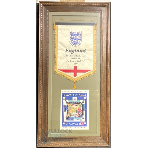 870 - International Match Pennant FIFA World Cup Finals France 10th June to 12th July 1998 signed by 25 of... 