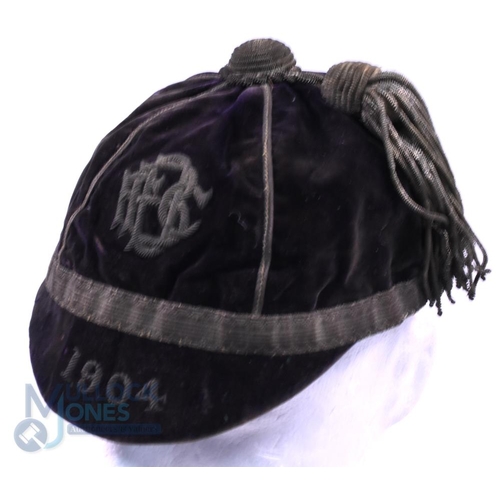 9 - 1904 DB (or BD?) FC Velvet Rugby Honours Cap: Dark purple cap, 6-panelled with gold braid, tassel an... 