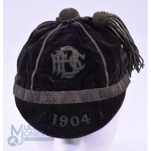 9 - 1904 DB (or BD?) FC Velvet Rugby Honours Cap: Dark purple cap, 6-panelled with gold braid, tassel an... 