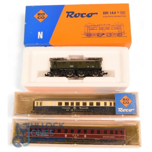 154 - Roco 'N' Gauge 02154s DB Class BR 144.5 Electric Locomotive. Together with 2 Coaches 02274E, 02269A ... 