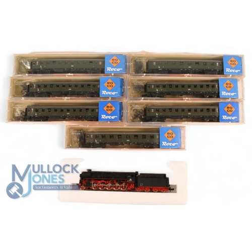 158 - Roco 'N' Gauge 02106a DB Class BR 043 Electric Locomotive. Together with 7 Coaches 02258c, 02256c Ne... 