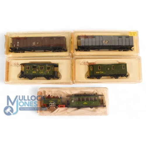 160a - Liliput 'N' Gauge 761 Steam Locomotive. Together with 2 Coaches 730,732 and 2 rolling stock 935, 945... 