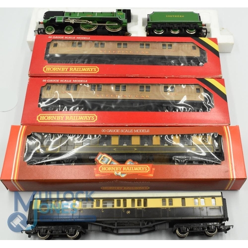 43 - OO Gauge Model Railway - Hornby R380 SR Schools Class V Stowe Locomotive boxed together with 2 R448 ... 