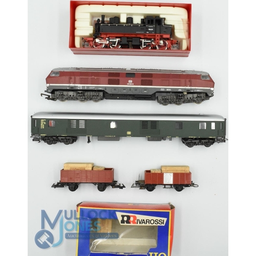 48 - OO Gauge Model Railway - Rivarossi 1340 & 9138 Locomotives together with 2073 Cargo Wagons, Coach, t... 
