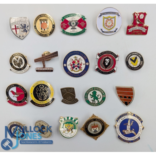 1164 - 20x Mainly British Non-League metal and enamel Football Badges, with teams of Halesowen Town, North ... 