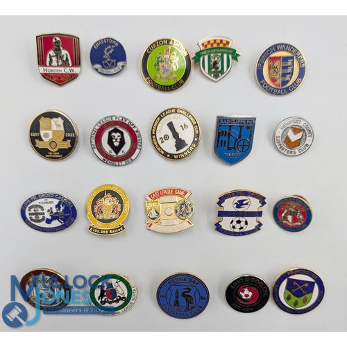 1165 - 20x Mainly British Non-League metal and enamel Football Badges, with teams of Caersws, Gotyre, Ipswi... 