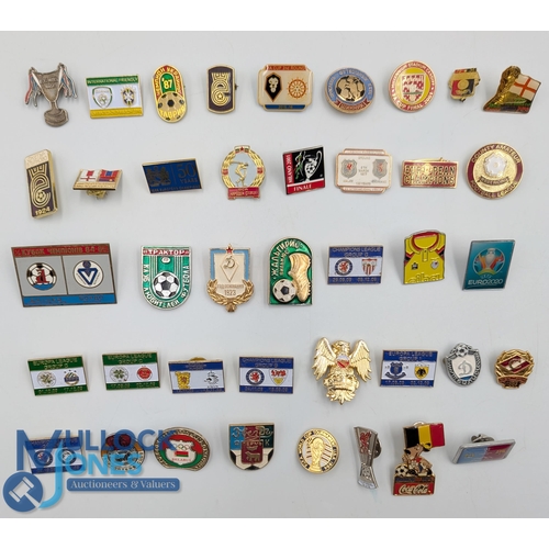 1170 - 40x Football Badge Collection, to include various world badges, with noted Russian badges, European ... 